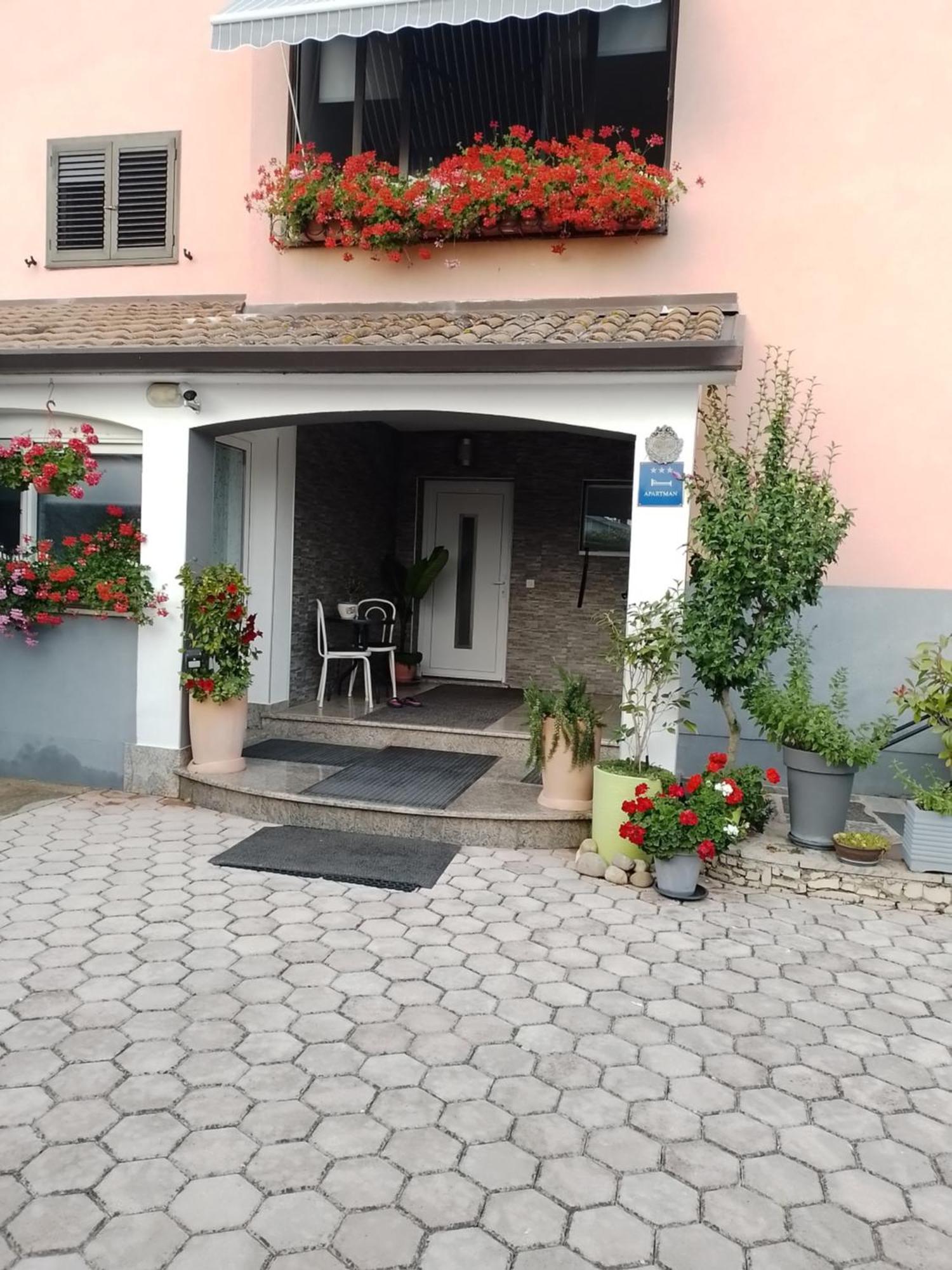 Apartman Olga 우마그 외부 사진