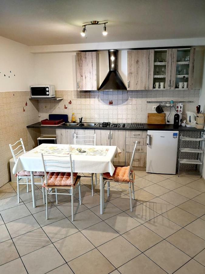 Apartman Olga 우마그 외부 사진